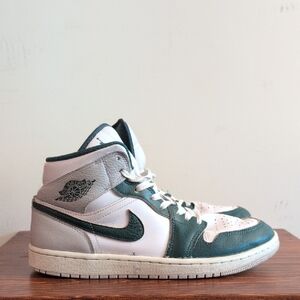 Nike Air Jordan 1 Mid SE Sz 8.5